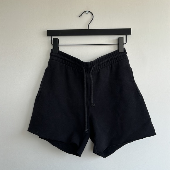 Cozy Fleece Boyfriend 6" Sweatshort In Black - Picture 6 of 10